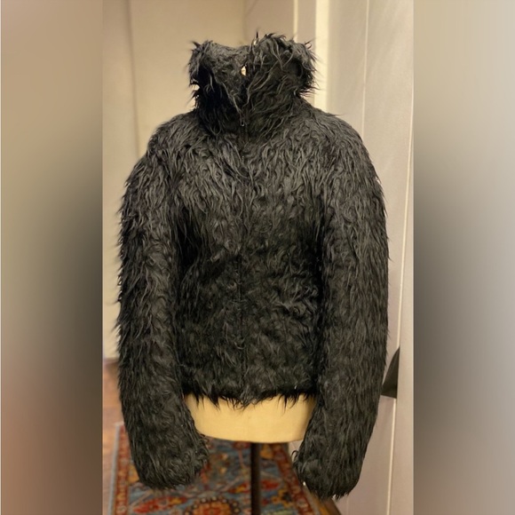 BALENCIAGA  RUNWAY FOX FUR CROP STYLE SIZE 52 unisex - Picture 3 of 9